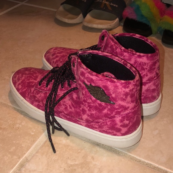 Shoes - Picture 3 of 4